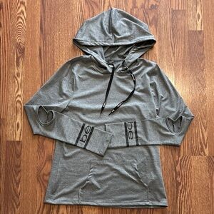 Like New Bebe Sport Women’s Athletic Long Sleeve Cutout Elbow Grey Shirt size M